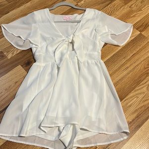 Pink lily romper,size small, white